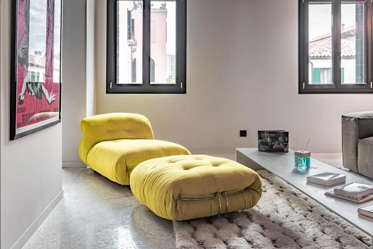 Ca' Delle Carrozze Stylish 2 Bedroom Loft-Style Venice Apartment
