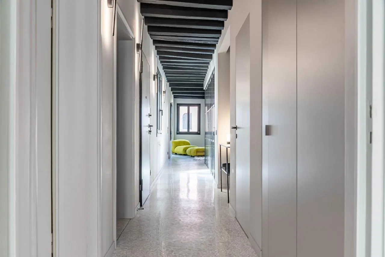 Ca' Delle Carrozze Stylish 2 Bedroom Loft-Style Venice 0*,  Italy