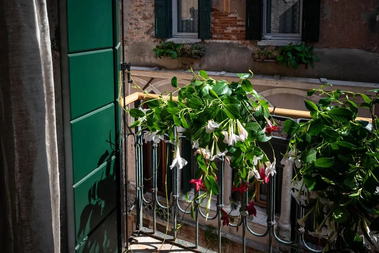 Ca' Delle Carrozze Stylish 2 Bedroom Loft-Style Venice 0*,  Italy