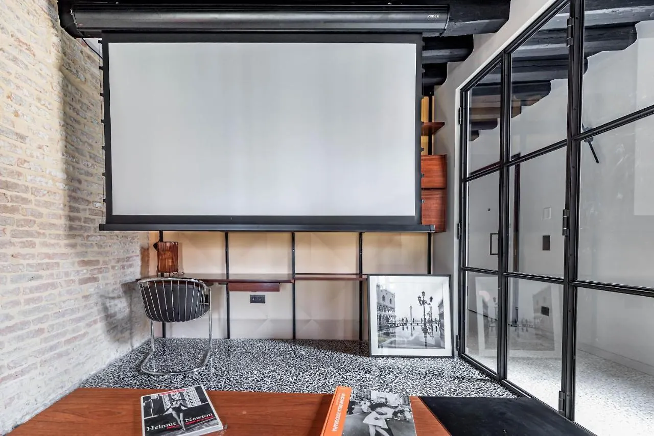 Apartment Ca' Delle Carrozze Stylish 2 Bedroom Loft-Style Venice Italy